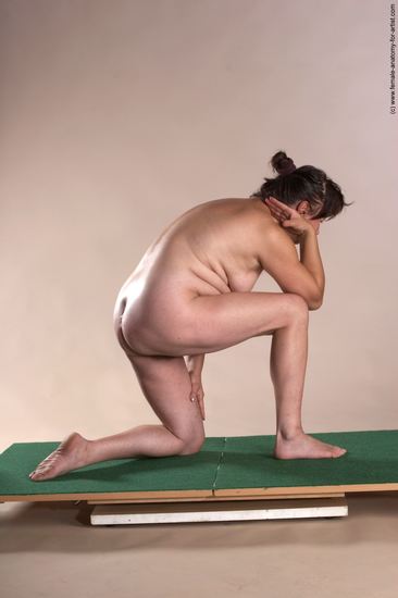 Nude Woman White Kneeling poses - ALL Average Kneeling poses - on one knee medium brown Pinup