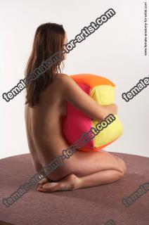 saskie kneeling 38