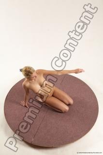 izabela kneeling 26a