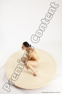 melanie kneeling 35a