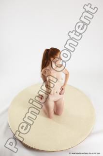 leona kneeling 28a